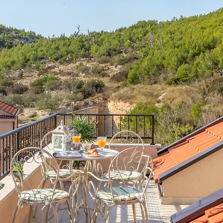 Guest house Ferdo 1 Makarska