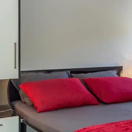 Guest house Ferdo 1 *